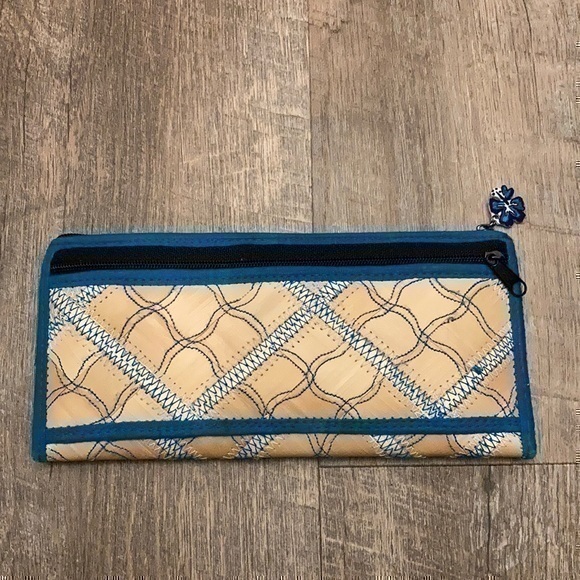 Handcrafted natural reed blue wallet/clutch - Picture 1 of 10